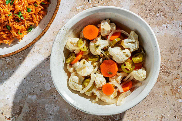 روش تهیه گل کلم شور خانگی ؛ نسبت آب و نمک در شور گل کلم | چرا گل کلم شور کپک میزند؟