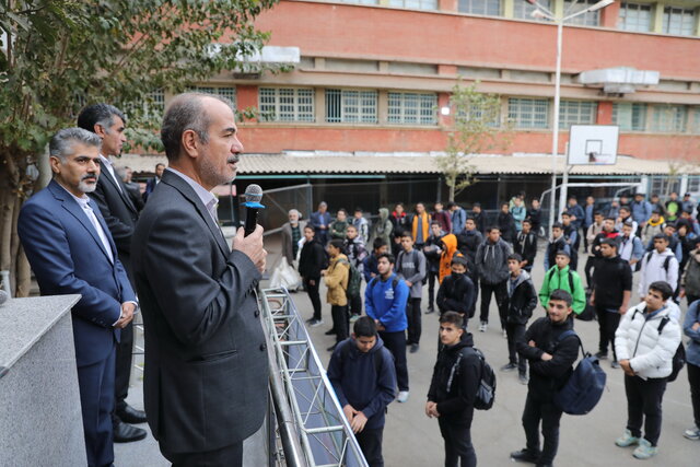 افتتاح نخستین مدرسه مجهز به نیروگاه خورشیدی در تهران