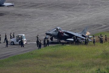 جنگنده تهاجمی آمریکا از باند خارج شد + تصاویر
